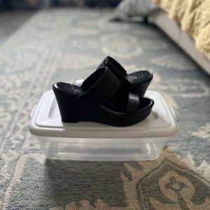 Black wedges